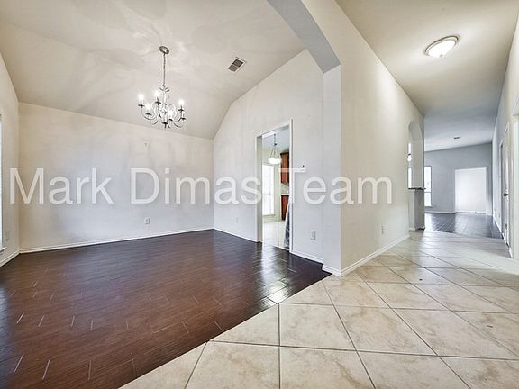 4th image of 2044 Shore Breeze Dr