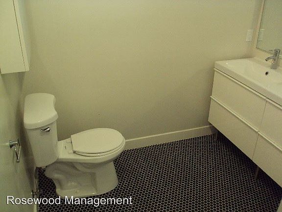 5th image of 7452 Romaine St APT 04