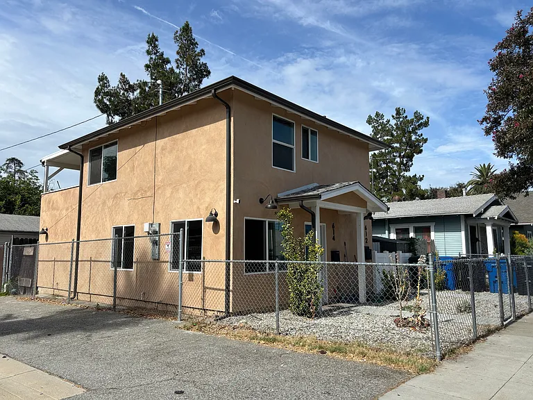 612 E Alvarado St — Photo 2