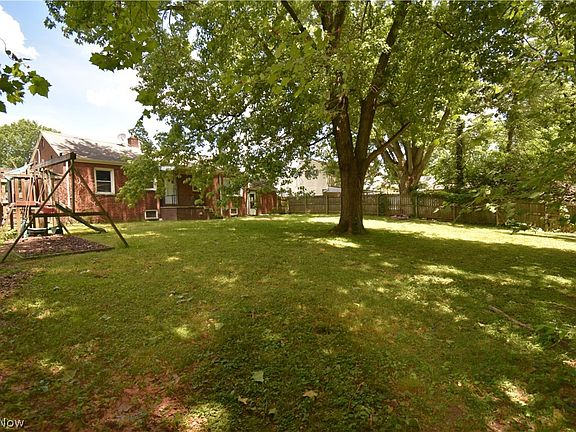 4th image of 311 Sanderson Ave