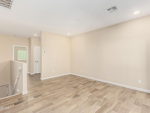 5th image of 2260 W HARMONT Drive