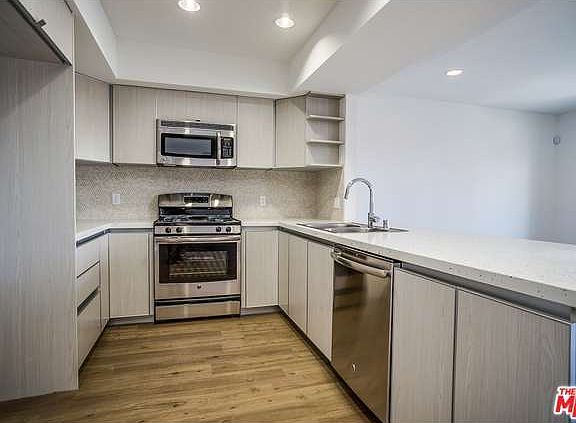 5th image of 1539 Beloit Ave APT 204