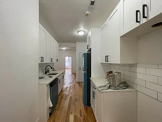 Rented by Hillel Realty Group | media 2