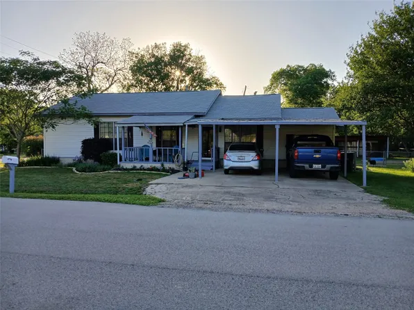 1206 W 8th St, Caldwell, TX 77836
