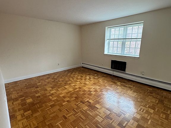 4th image of 42 Worthen Rd
