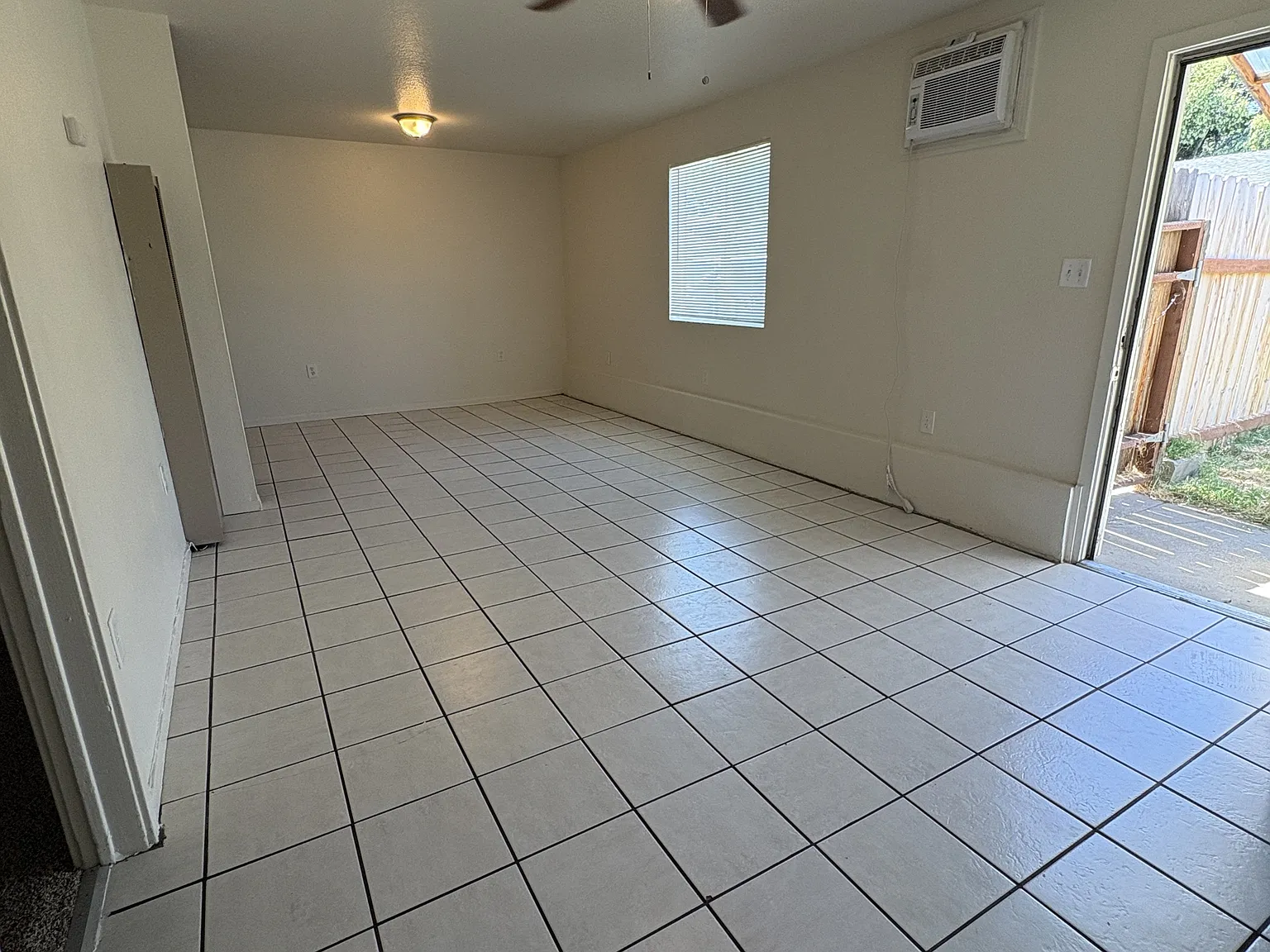 1115 Holly Avenue #C - C — Photo 4
