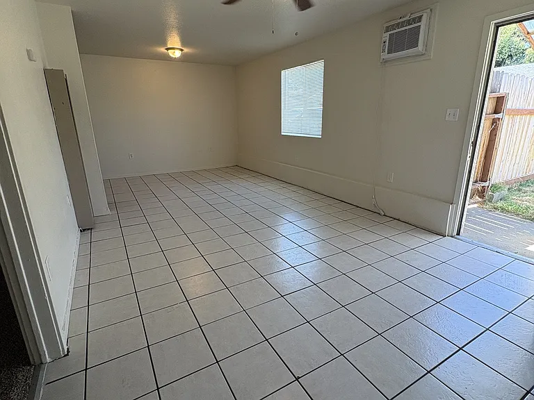 1115 Holly Ave #C — Photo 4