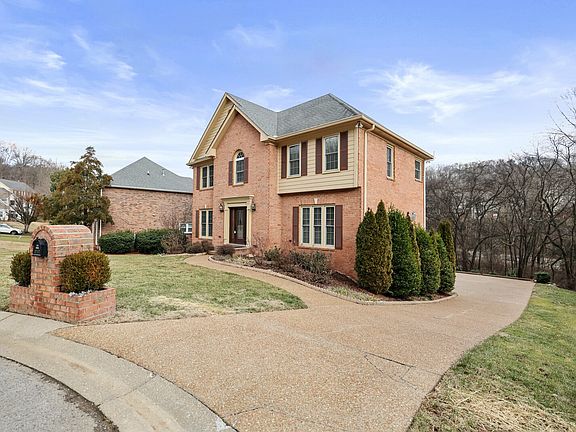 3rd image of 2717 N Highlands Dr