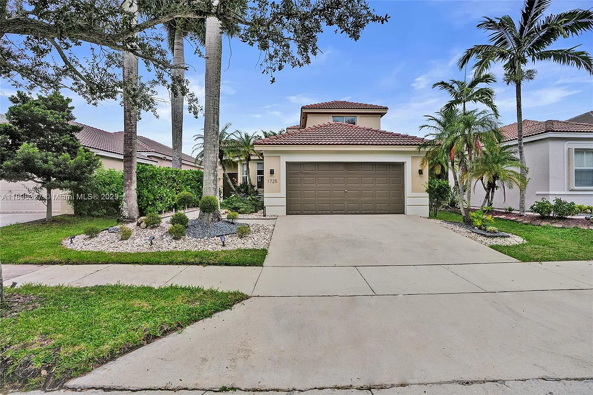 Primary Photo - 1725 Winterberry Ln