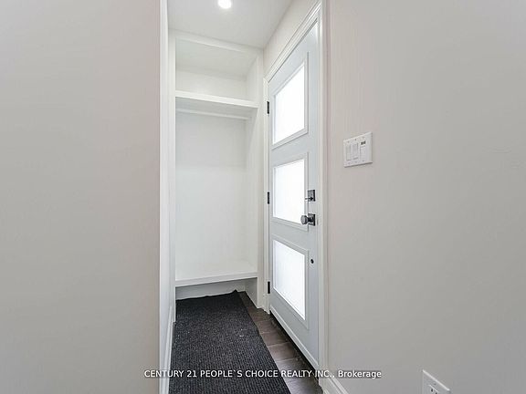 5th image of 218 William St