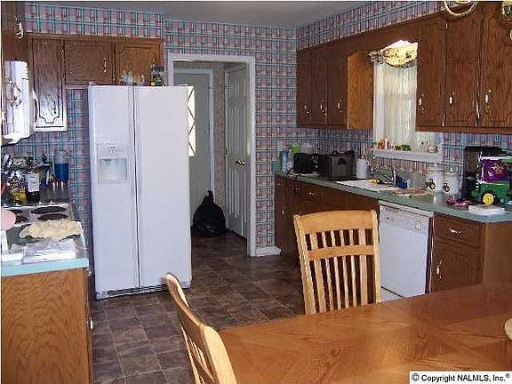3rd image of 493 Sardis Dr