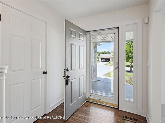 4th image of 12341 Burlingame Dr