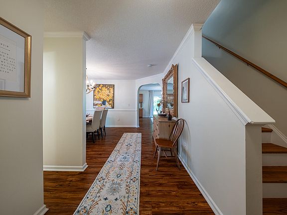 5th image of 518 Farm House Ln