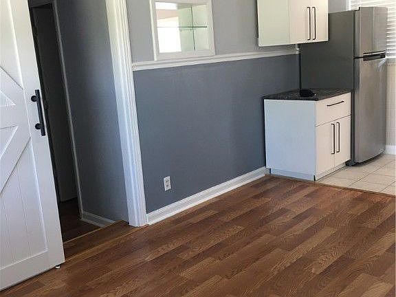 3rd image of 229 Dartmoor Ave