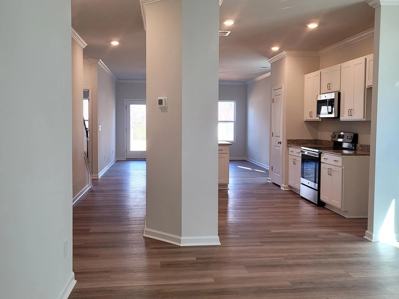 4 bed, 2402 sqft, $2,550 — Photo 4