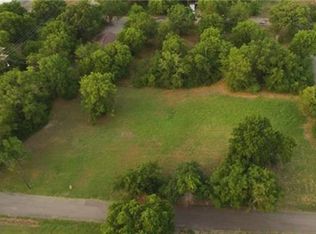 609 E 3rd St, Bonham, TX 75418
