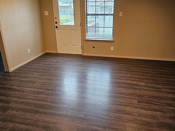 4th image of 416 Avenue E