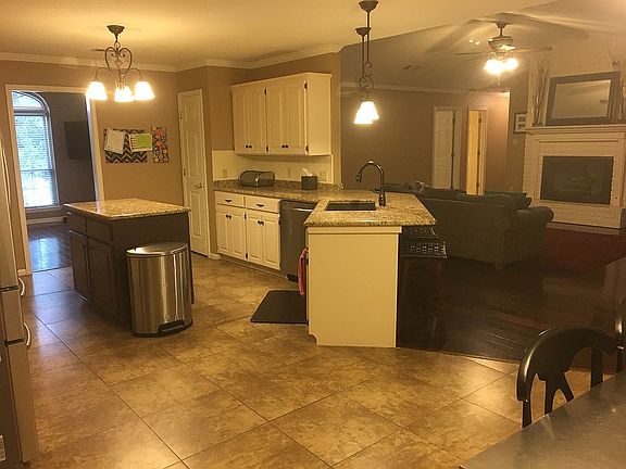 3rd image of 105 Benwood Pl