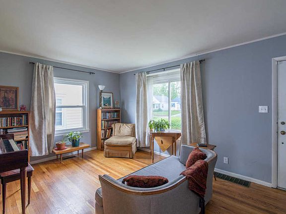 3rd image of 391 E Royal Forest Blvd