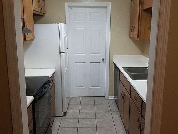 3rd image of 506 Heritage Pl