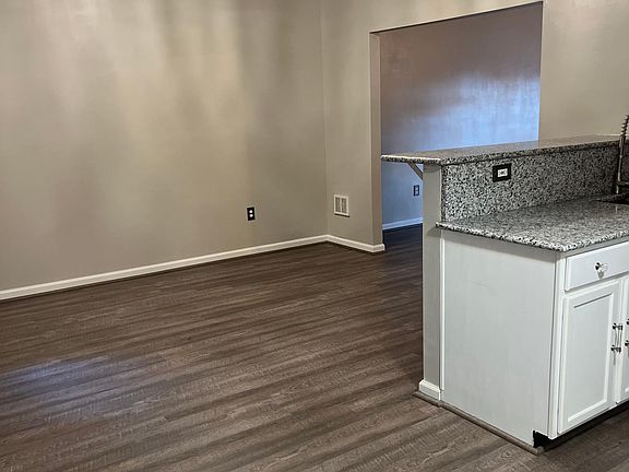 3rd image of 52 Harbour Heights Dr