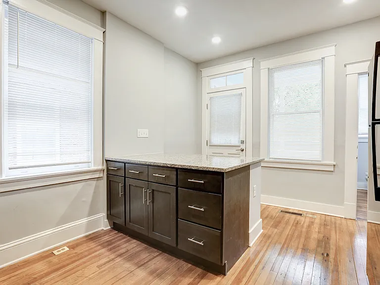 421 Chimborazo Blvd — Photo 10
