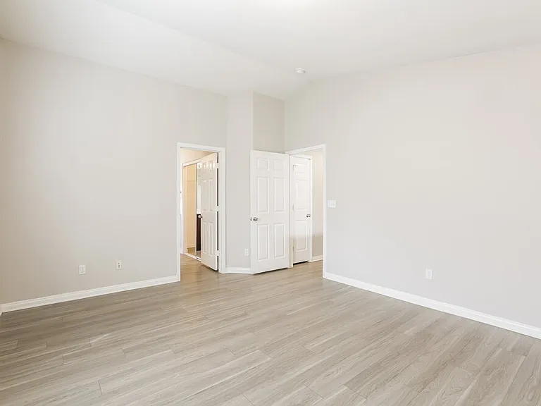 9469 Diamond Bridge Ave — Photo 10