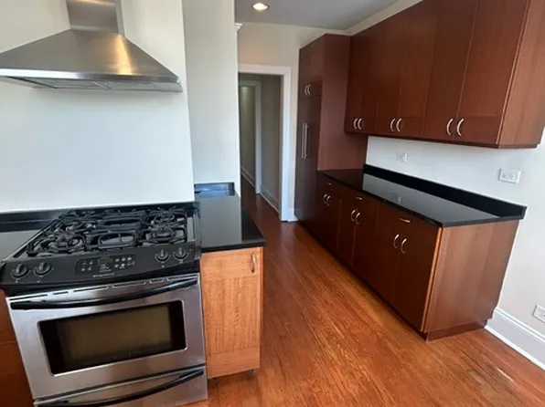 4005 W Nelson St #5W, Chicago, IL 60641