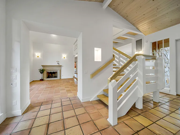 1041 Las Amigas Rd — Photo 3