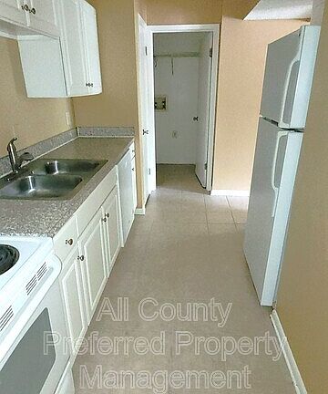 5th image of 3545 Sable Palm Ln Unit E