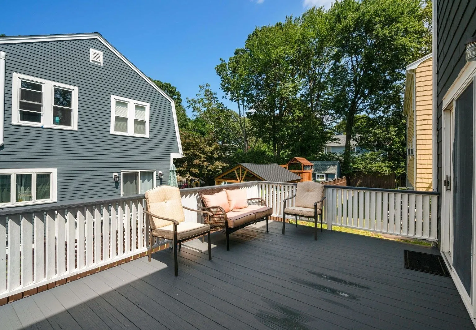 3 bed, 1.5 bath, 1274 sqft, $4,200 — Photo 2