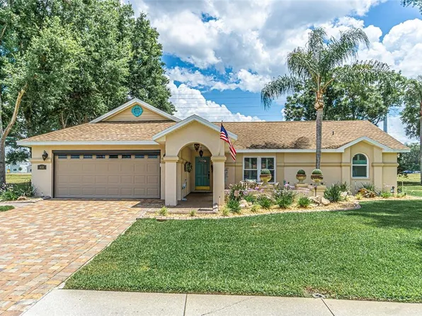 6132 Silver Oaks Dr, Zephyrhills, FL 33542
