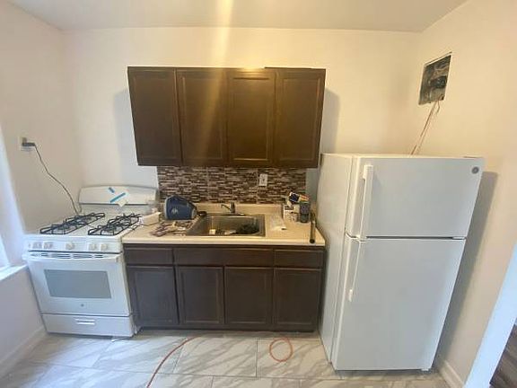 2nd image of 1690 Clay Ave #42B