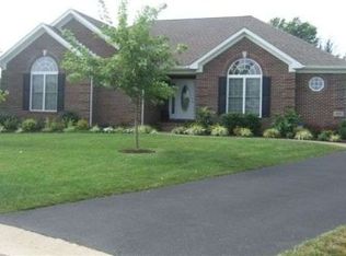 821 Divot Cir, Bowling Green, KY 42104