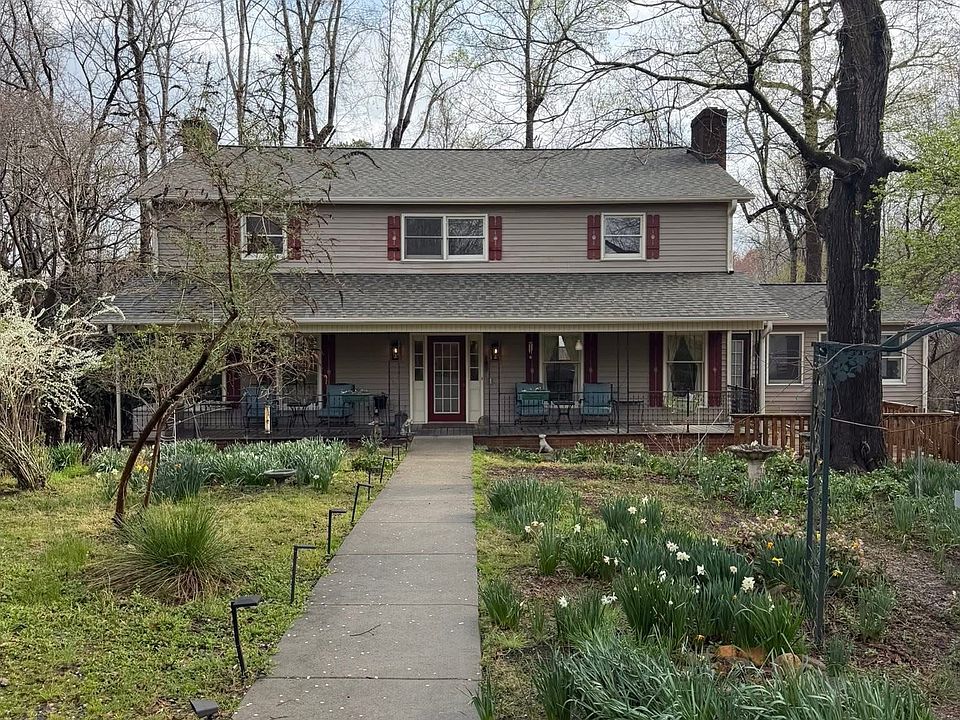 The Cottage 
Enjoy front porch watching birds and flower garden