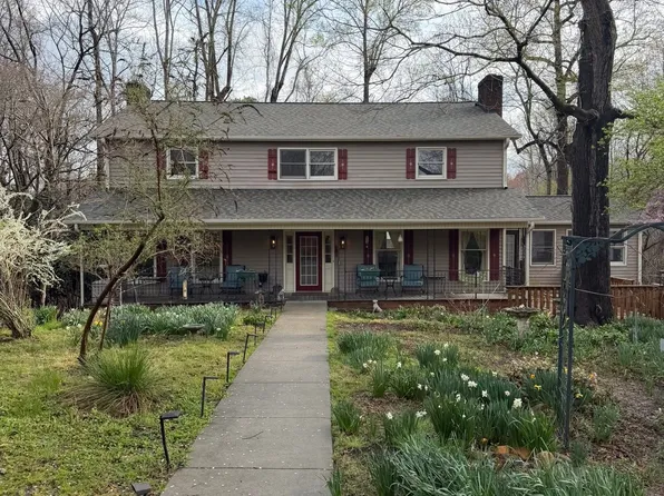 1565 S Peace Haven Rd, Clemmons, NC 27012