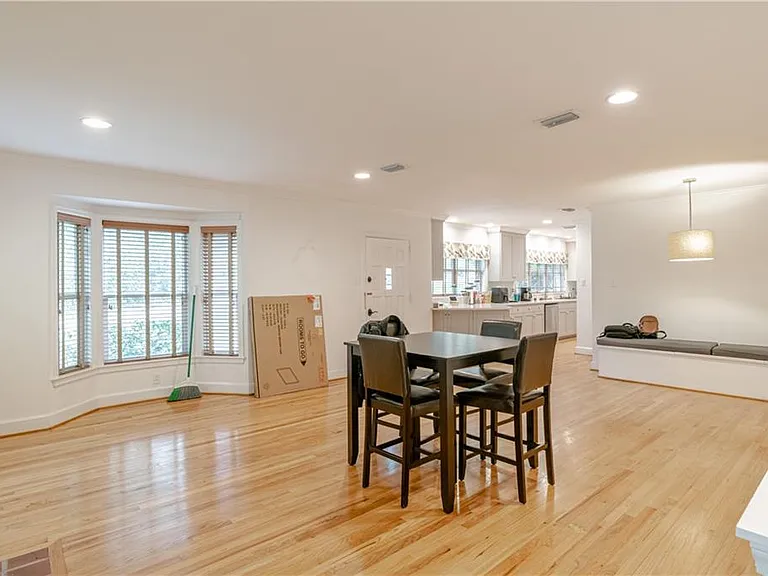 324 Dalewood Dr — Photo 10