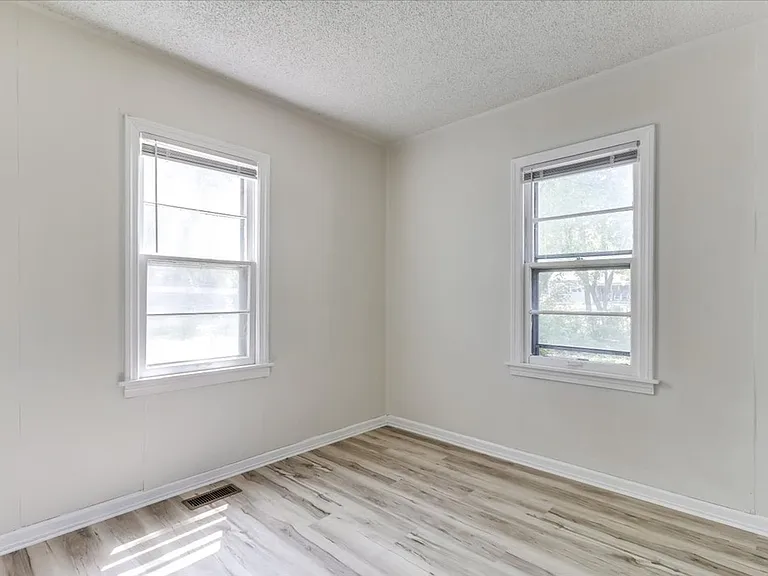 1821 S Grove St — Photo 11