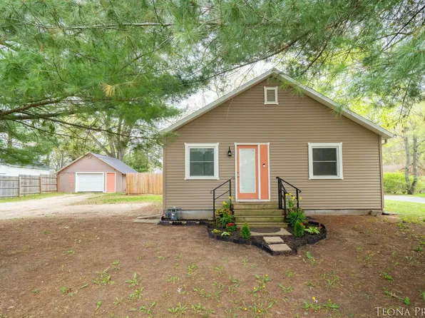 221 Bridge Rd, Allegan, MI 49010