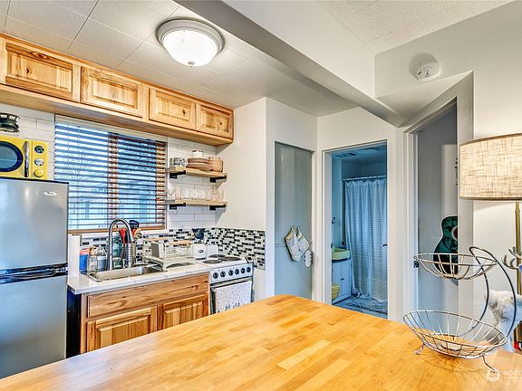 5th image of 465 Winslow Way E #308