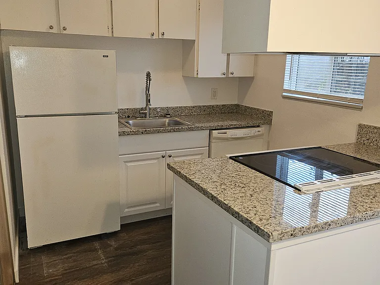 Country Lane Apartments — Photo 1