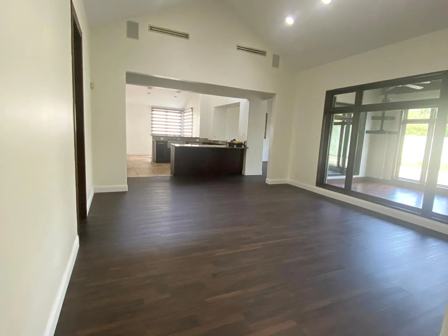 3 bed, 4.5 bath, 3392 sqft, $3,600 — Photo 4