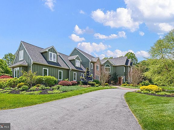 3rd image of 104 Indian Springs Rd