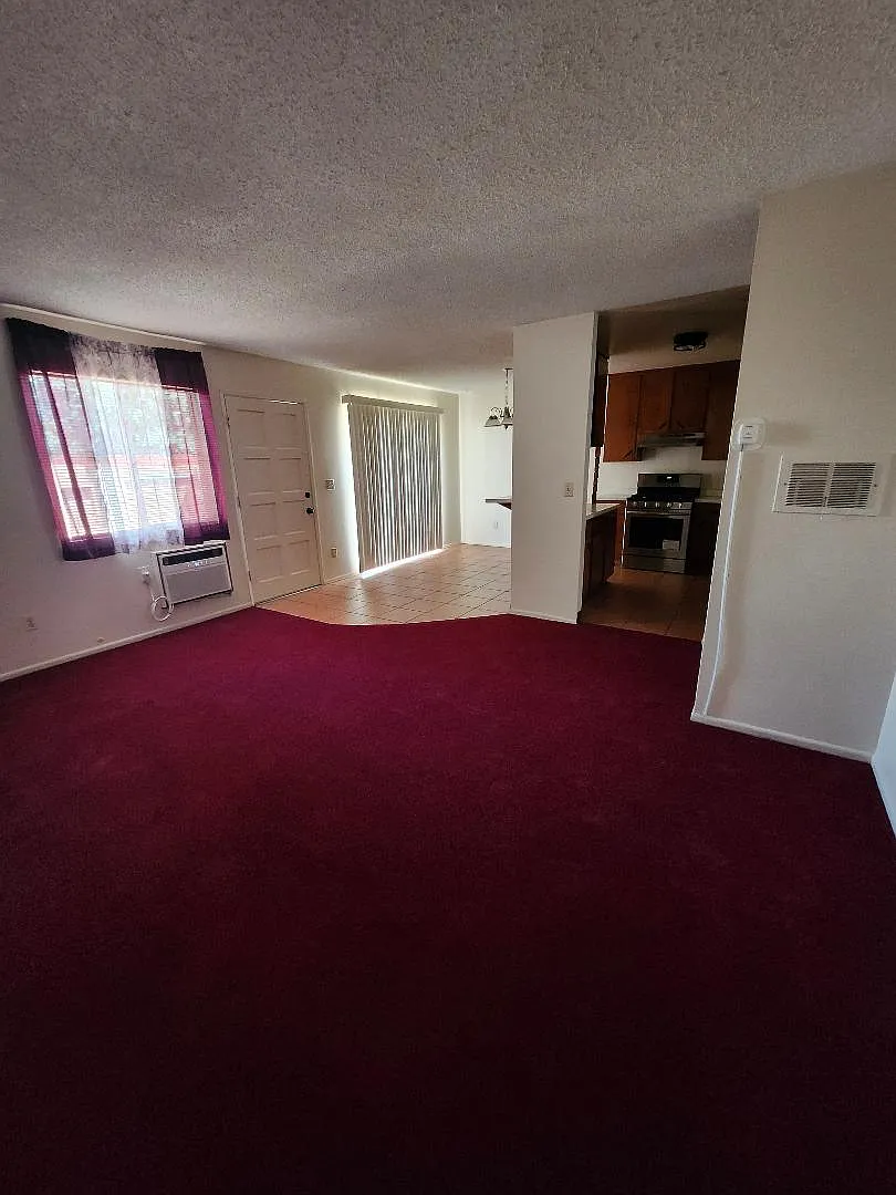 2 bed, 900 sqft, $2,050 — Photo 1
