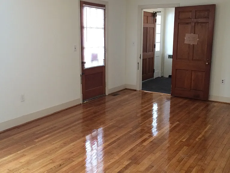 534 Logan St — Photo 4
