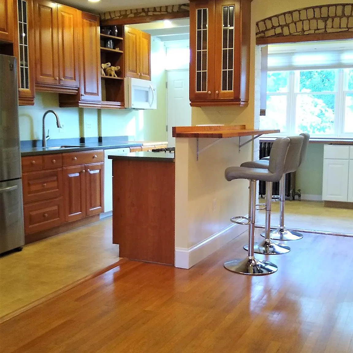 3 bed, 1400 sqft, $3,200 — Photo 4