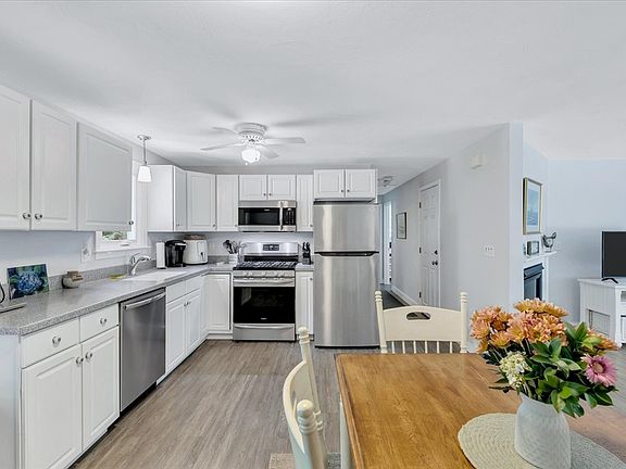 4th image of 52 Thayer St