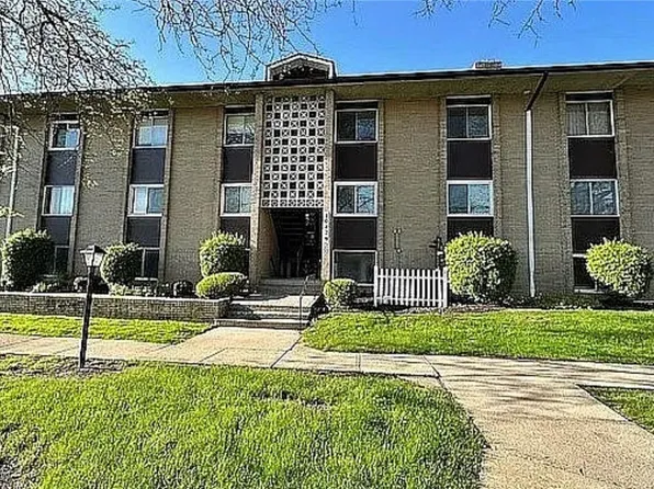 10402 N Church Dr APT 405, Parma Heights, OH 44130