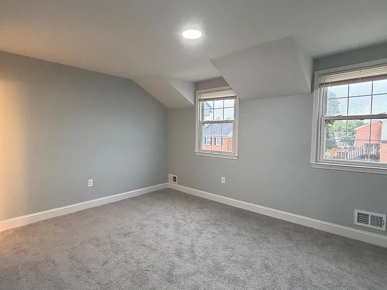 12928 Claxton Dr #6 — Photo 8
