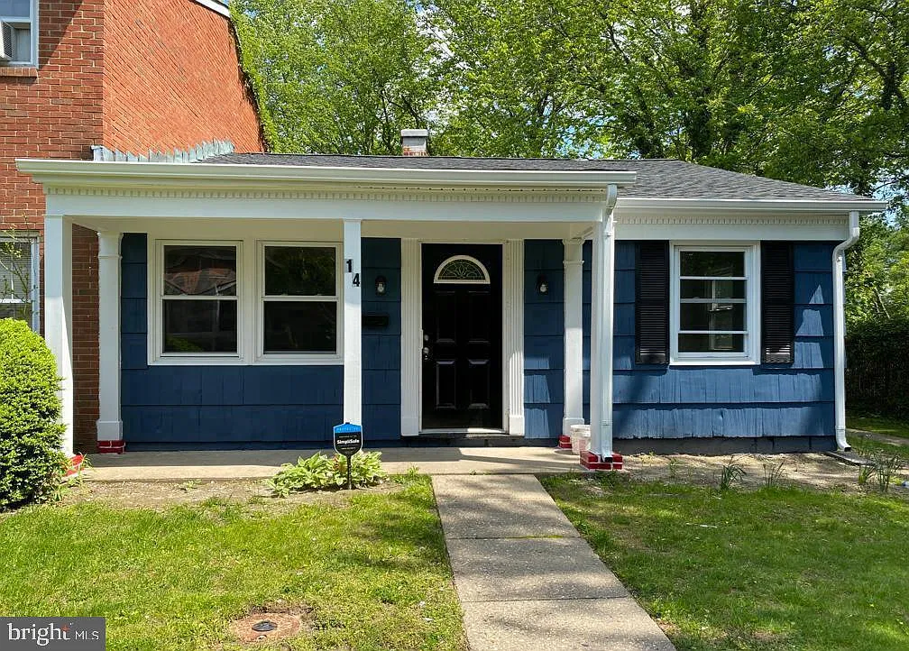 2 bed, 1.0 bath, 954 sqft, $2,300 — Photo 1